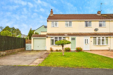 3 bed property, in Bartletts Well Road, £300,000