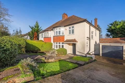 4 bed property, in Park Avenue, £850,000
