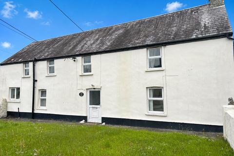 5 bed property, in Lydstep, £450,000