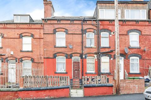 2 bed property, in Bayswater Place, £115,000