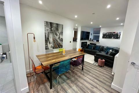 2 bed property, in Warren Street, £225,000