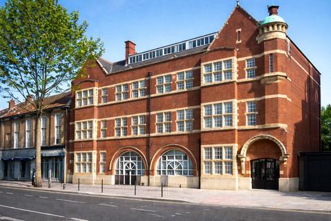 1 bed property, in Fairbairn Hall, £249,995