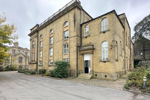 2 bed property, in Highfields Road, £115,000