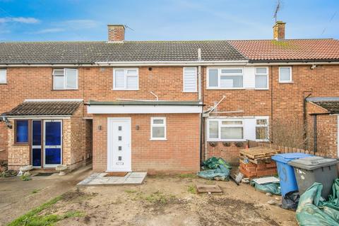 4 bed property, in Redwing Close, £290,000
