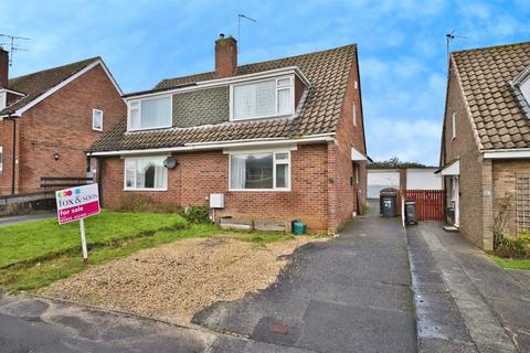 3 bed property, in St. Marys Crescent, £200,000