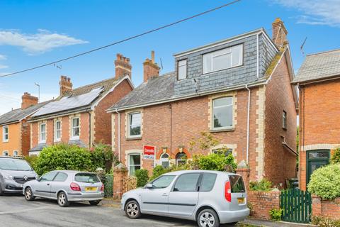 4 bed property, in Pottery Road, £375,000
