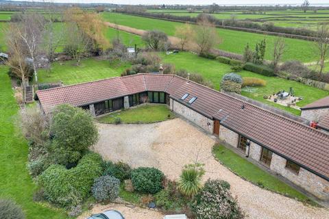 5 bed property, in Green Street, £750,000