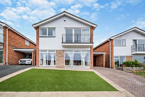 4 bed property, in Redgate Close, £495,000