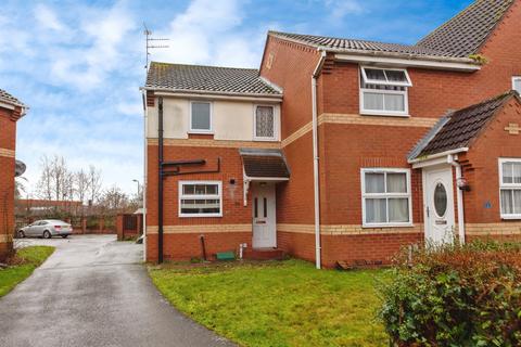 2 bed property, in Britannia Gardens, £120,000