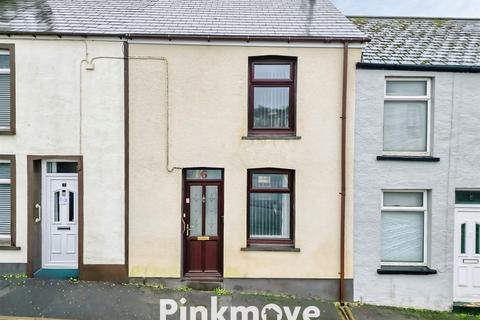 2 bed property, in Upper Hill Street, £120,000