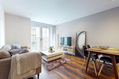 2 bed property, in Wilburn Basin, £240,000