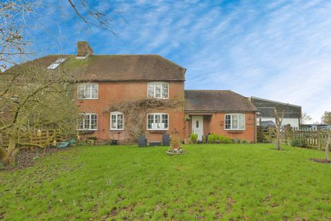 5 bed property, in Hurst Lane, £800,000