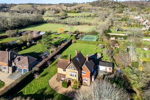 7 bed property, in Manor Road, £2,000,000
