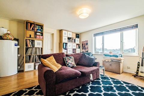 1 bed property, in North Road, £150,000