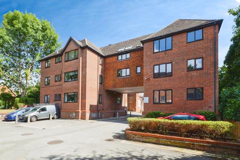 1 bed property, in Ramsey Lodge Court, £200,000