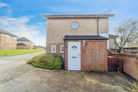 2 bed property, in Engaine Drive, £275,000