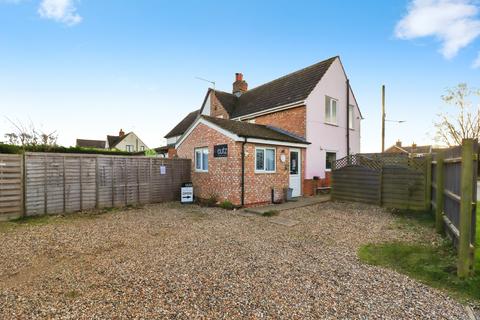 3 bed property, in Hepworth Road, £330,000