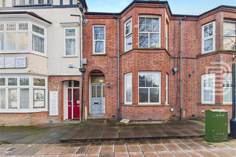 4 bed property, in Regent Street, £320,000