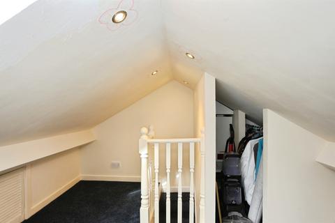 2 bed property, in Dan-Y-Darren, £160,000