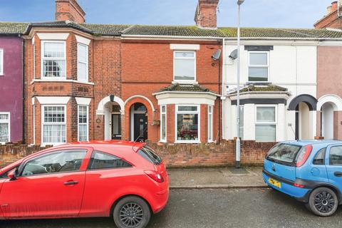 3 bed property, in Beresford Road, £185,000