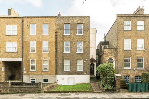 2 bed property, in Bedford Road, £490,000