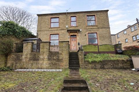4 bed property, in Thornton Road, £150,000