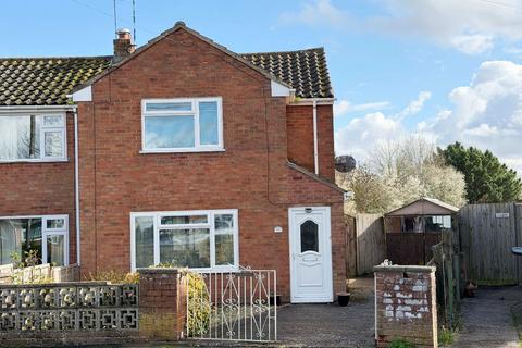 2 bed property, in Commander Close, £275,000