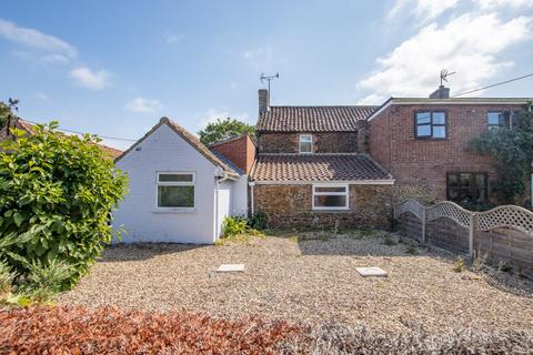 3 bed property, in Low Road, £240,000