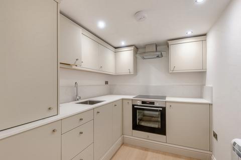 1 bed property, in St. Marys Street, £220,000
