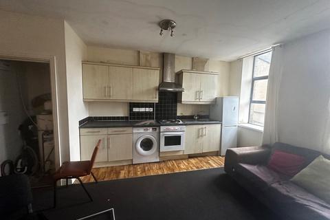 2 bed property, in Water Street, £79,950
