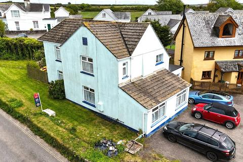 4 bed property, in Woolacombe Station Road, £425,000