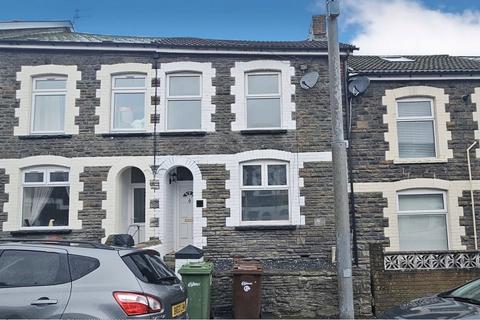 3 bed property, in School Street, £165,000