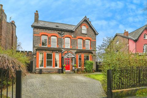 9 bed property, in Salisbury Road, £975,000