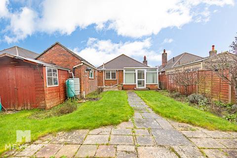 2 bed property, in Petersfield Road, £425,000