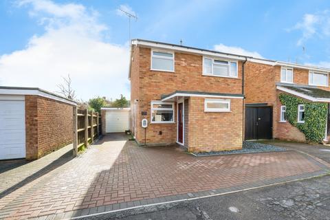 3 bed property, in Camberton Road, £450,000