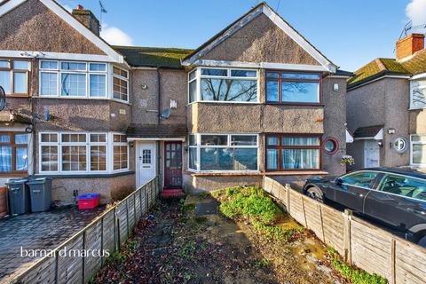 2 bed property, in Hounslow Road, £325,000