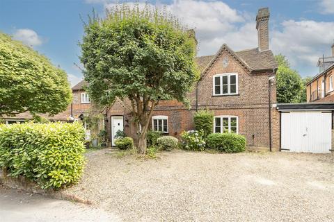 3 bed property, in The Hill, £950,000