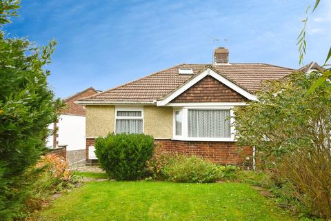2 bed property, in Glenwood Close, £230,000
