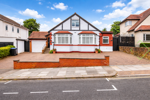 4 bed property, in Oak Avenue, £1,000,000