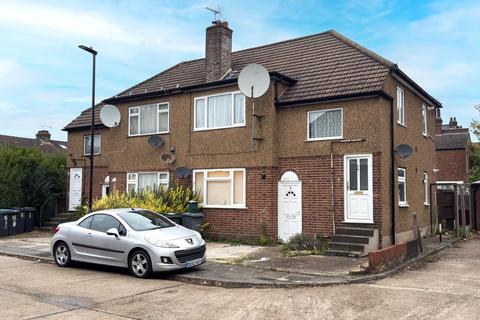 2 bed property, in Fenman Court, £325,000