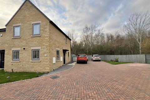 3 bed property, in Wellington Drive, £225,000