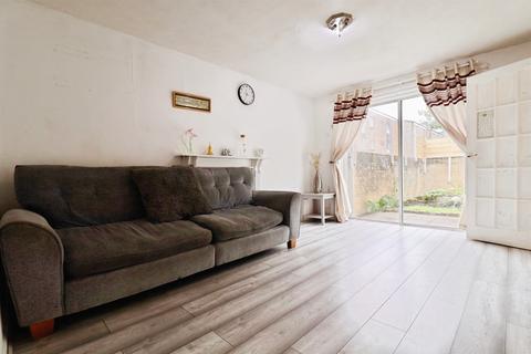 3 bed property, in Thomas Street, £240,000