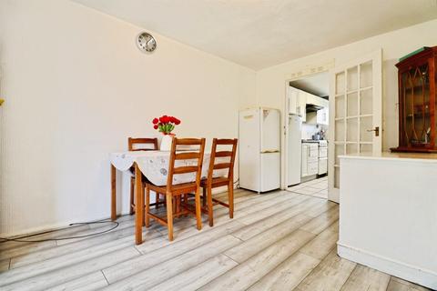 3 bed property, in Thomas Street, £240,000