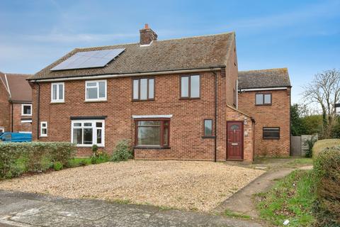 4 bed property, in The Crescent, £450,000