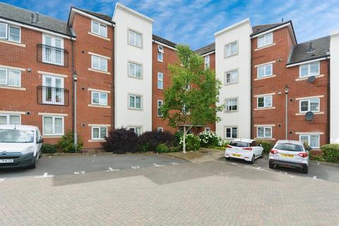 2 bed property, in Maynard Road, £130,000