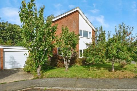 3 bed property, in St. Marys Close, £365,000