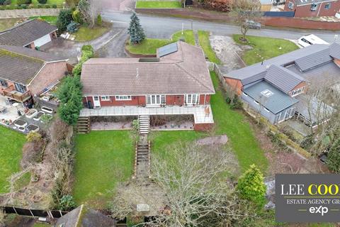 5 bed property, in Heather Close, £550,000