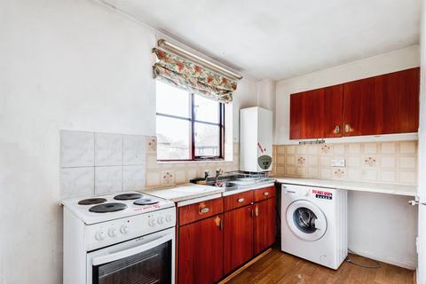 1 bed property, in Aldborough Close, £70,000
