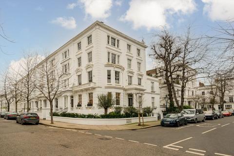 2 bed property, in Palace Gardens Terrace, £1,750,000