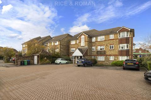 2 bed property, in Camel Grove, £375,000